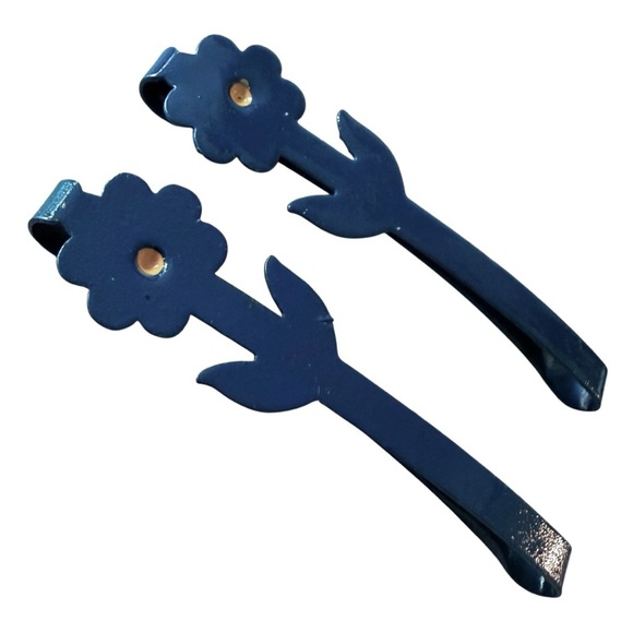 Sold// 1970’s Vintage Purple Flower Metal Barrettes Hair Clips, One Pair, 2.4” - Picture 3 of 4